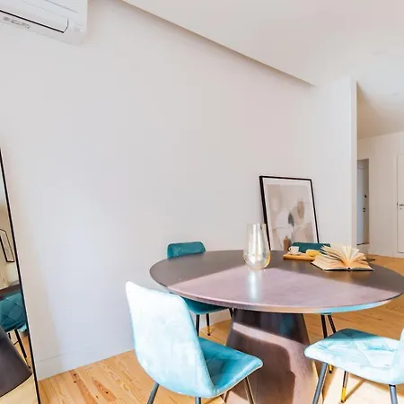 Апартаменти 2br Chic&bright Com 120m2 Em Campo De Ourique Лісабон