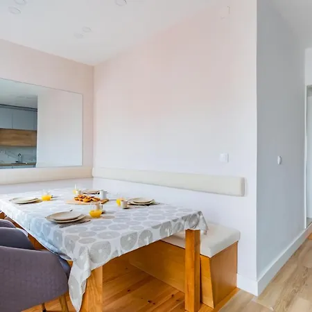 2br Chic&bright Com 120m2 Em Campo De Ourique Lisboa