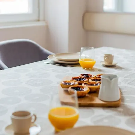 Lejlighed 2br Chic&bright Com 120m2 Em Campo De Ourique